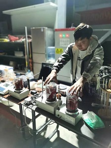 放入磁力搅拌器.jpg 放入磁力搅拌器.jpg