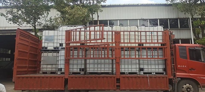 复合碳源发货现场2.jpg 复合碳源发货现场2.jpg
